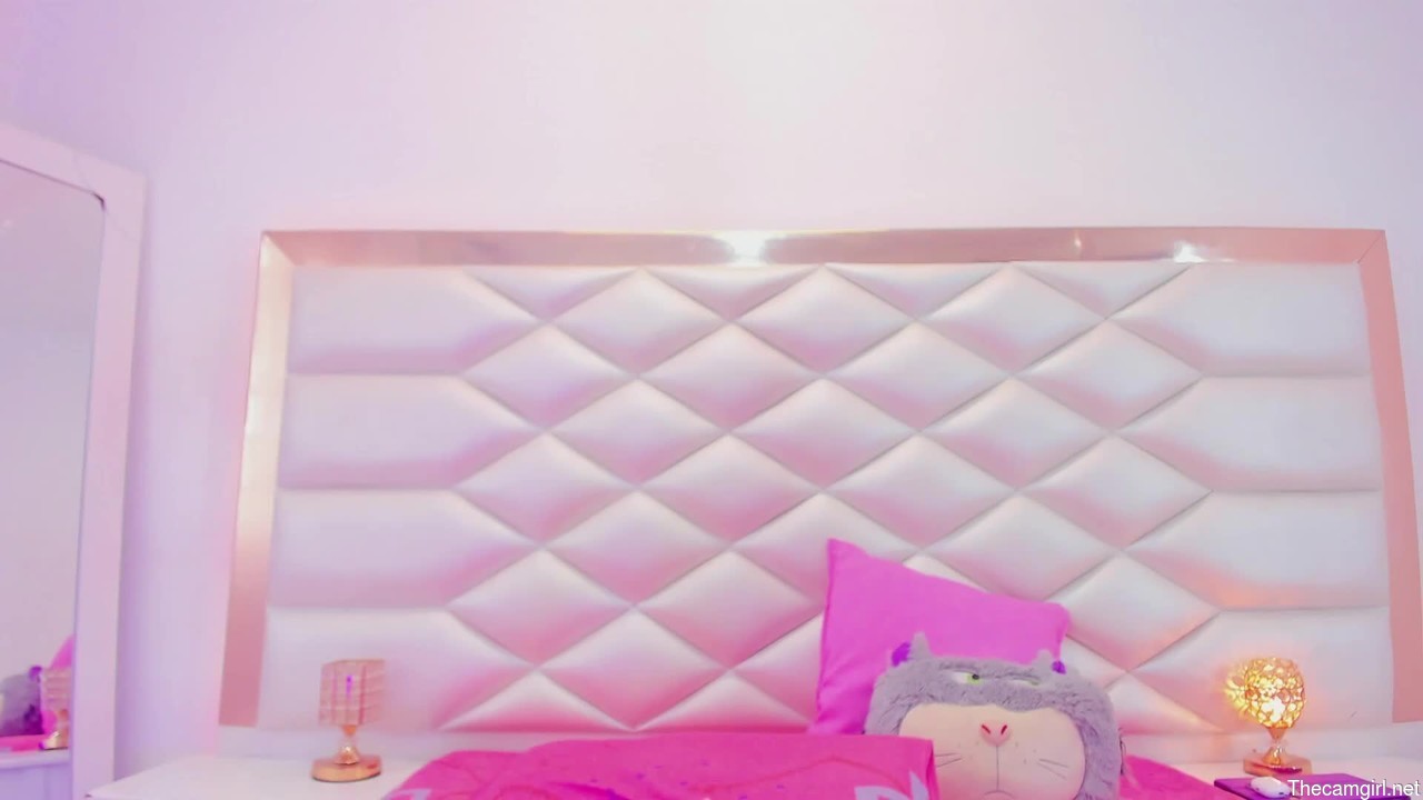 Miaqueen021