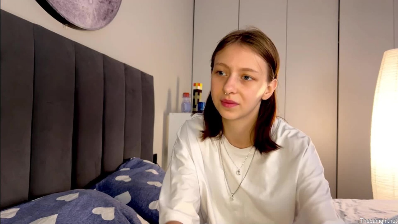 Ellie_hollow