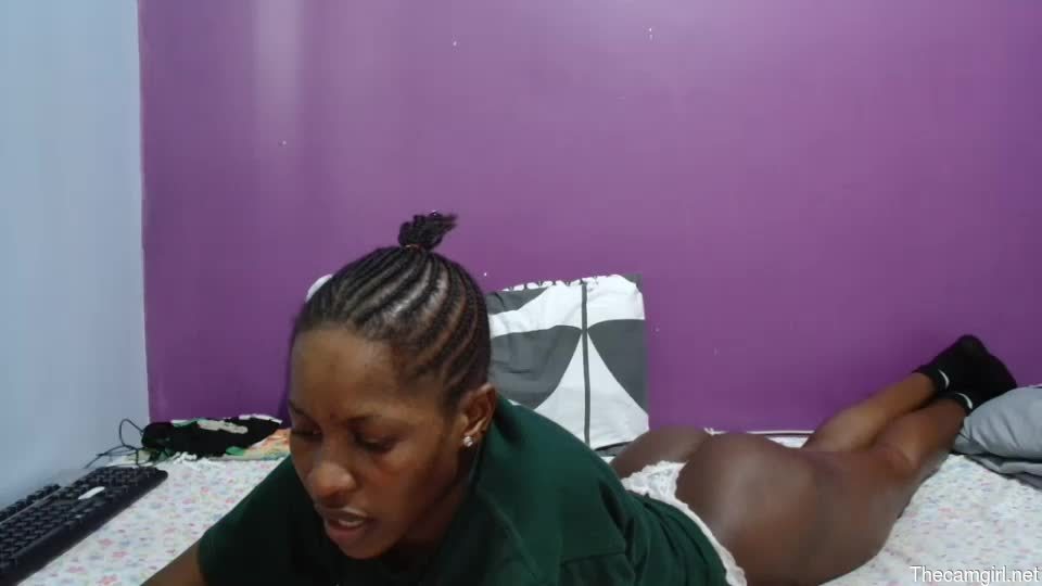 Petitegirly12