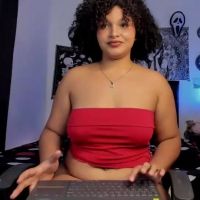Chloe_kisses