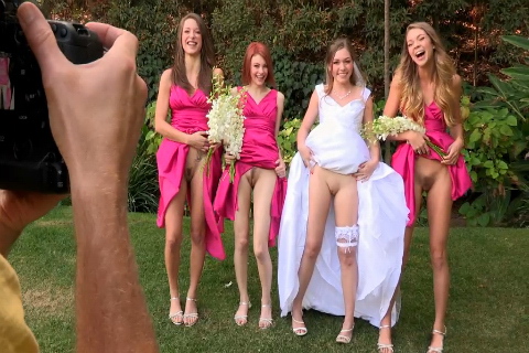bridesmaids-flash-naked-pussies.jpg