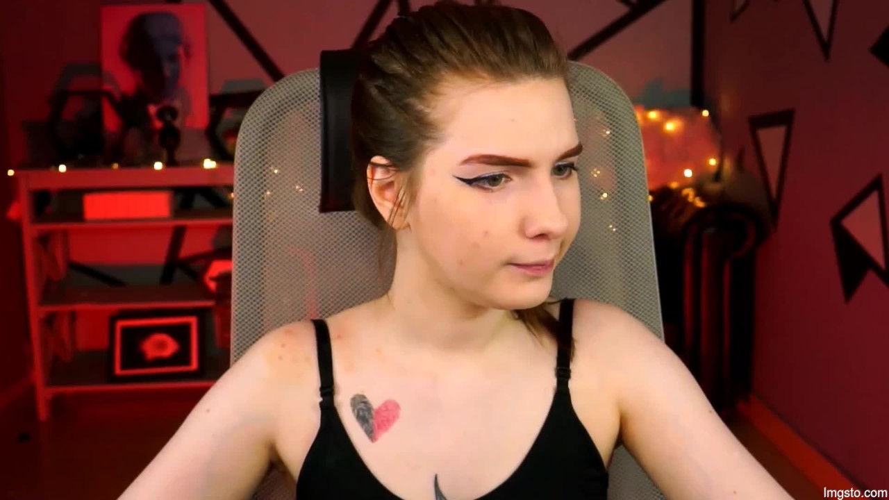 Aliceinredsquare